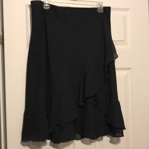 Black and white elastic waist shirt